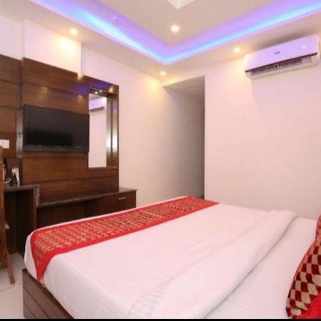 Hotel Silver Palm Zirakpur Dış mekan fotoğraf