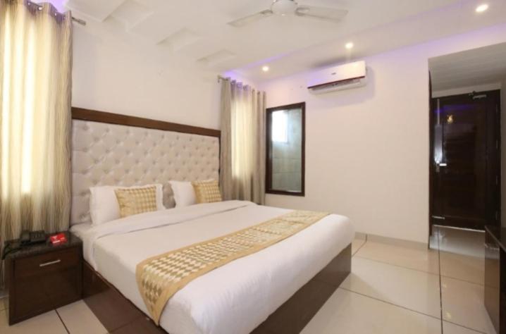 Hotel Silver Palm Zirakpur Dış mekan fotoğraf