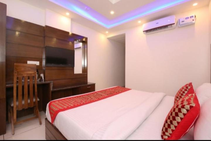 Hotel Silver Palm Zirakpur Dış mekan fotoğraf
