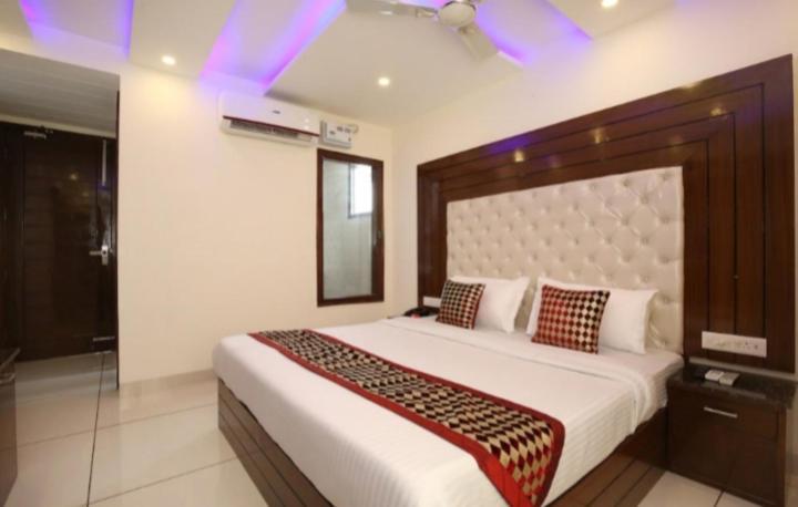 Hotel Silver Palm Zirakpur Dış mekan fotoğraf