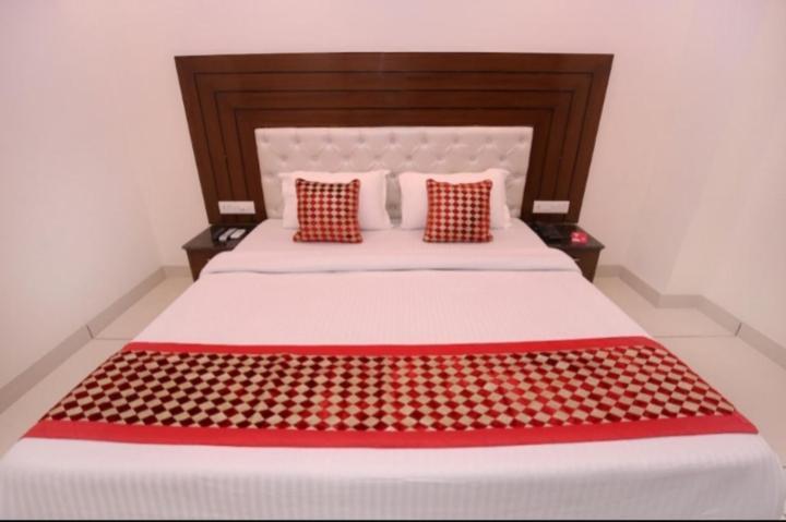 Hotel Silver Palm Zirakpur Dış mekan fotoğraf